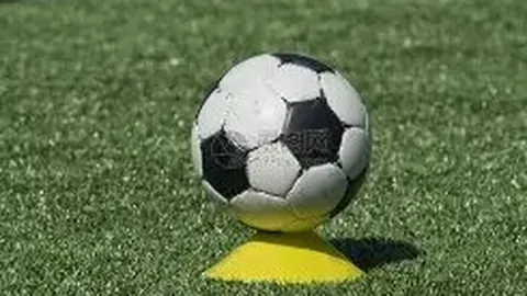 李小璐勇闯水下挑战显专业精神，女儿甜馨温馨支持传佳话